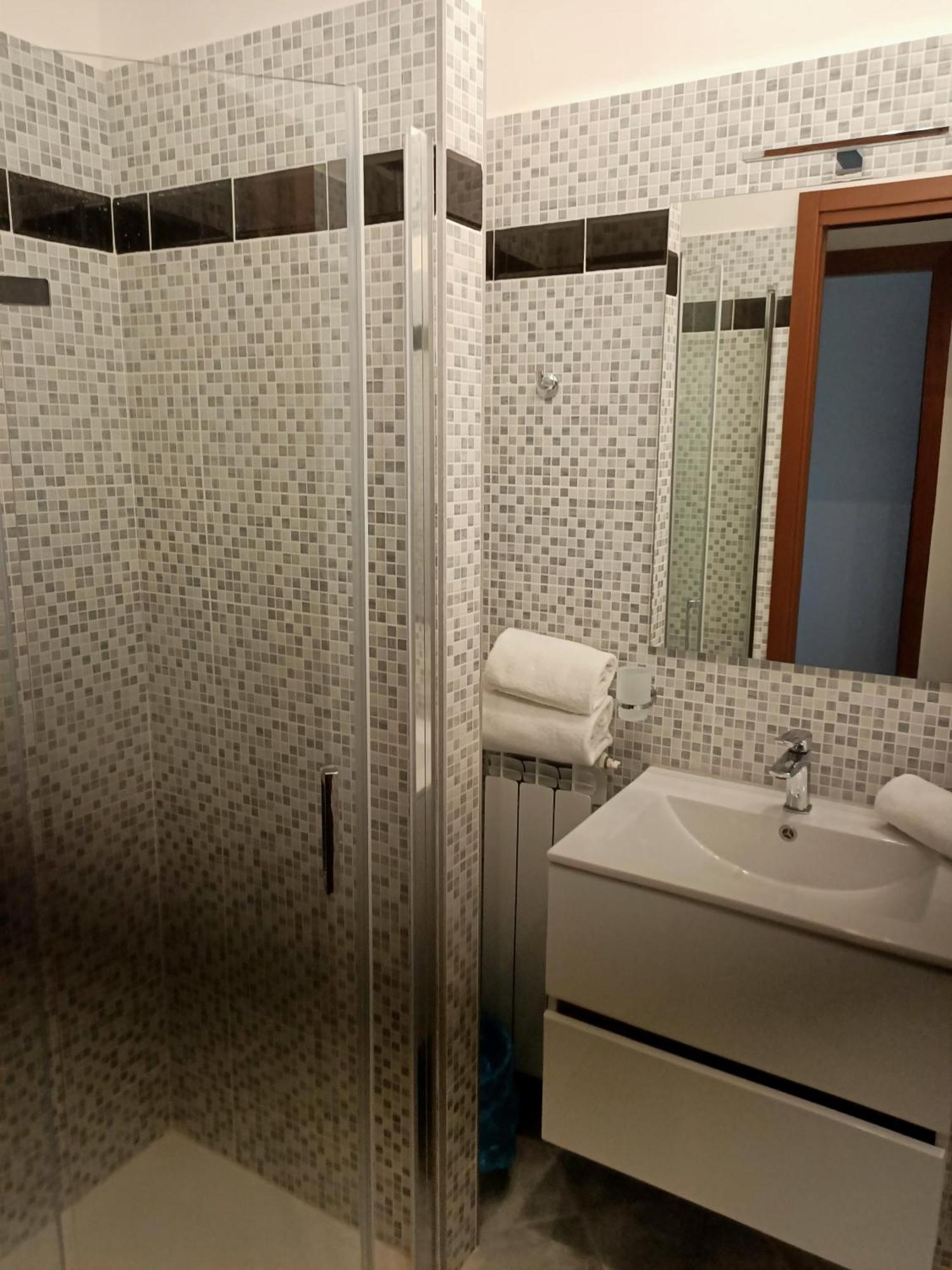 Modular King Suite - Intera Suite Vicino Aeroporto E Fiera Di Roma 피우미치노 외부 사진