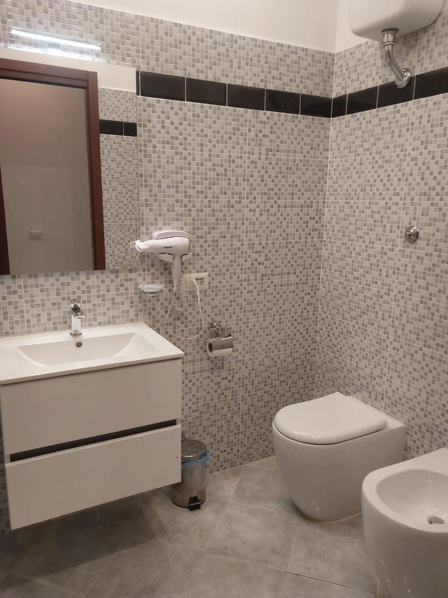 Modular King Suite - Intera Suite Vicino Aeroporto E Fiera Di Roma 피우미치노 외부 사진